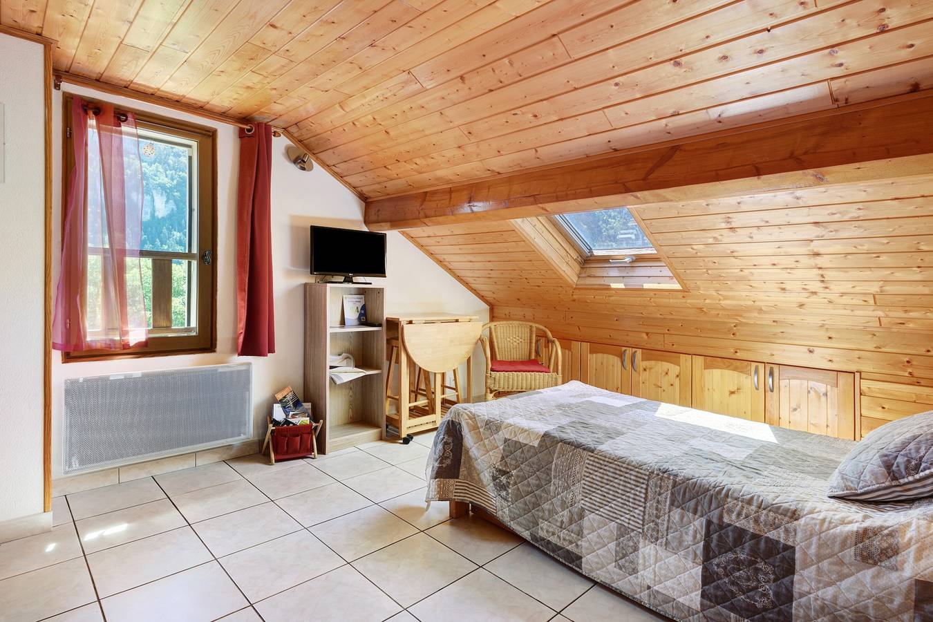 Chambre d’hôtes « La Rossinière » avec vue montagne, terrasse privée et Wi-Fi in Engins, Parc naturel régional du Vercors