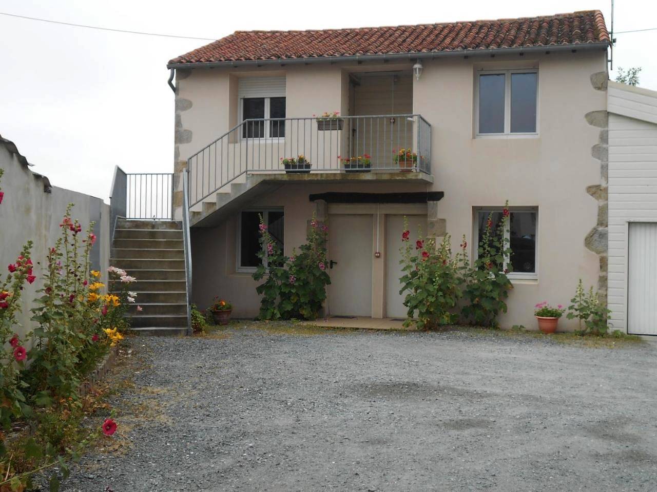 Double Room with Private Bathroom in Rorthais, Mauléon