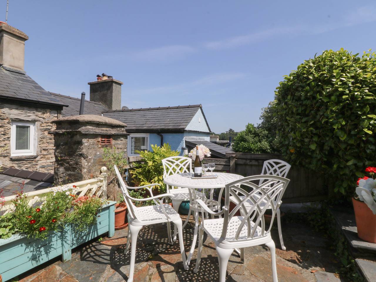 Maenllwyd in Borth-y-Gest, Snowdonia