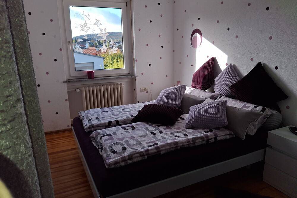 Entire apartment, Holiday Apartment 'Anke Günther' with Shared Garden, Balcony & Wi-Fi in Bad Kissingen, Rhön-Bayern