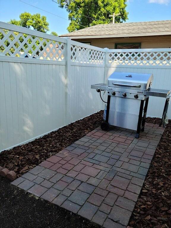 Tranquil setting 15 Miles from Iowa Great Lakes - Fully Furnished with Game Room in Dickinson County