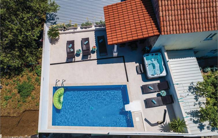Ganze Ferienwohnung, Geräumig, 2 km vom Strand entfernt: WLAN, Klimaanlage, Pool und Küche – der perfekte Urlaubsort! in Zaton, Grad Dubrovnik