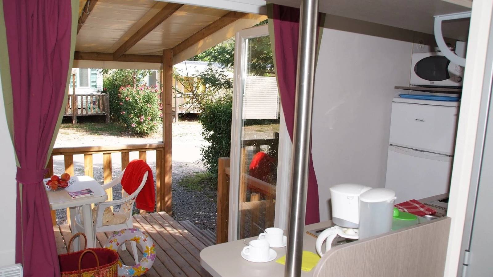 Zecamping 4* 1km plage espace aquatique animations mobil-home Tv 24m2 in Saint-Raphaël, Côte méditerranéenne (France)
