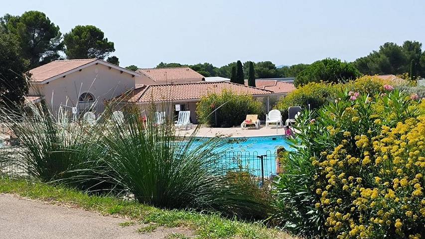 Appartement de vacances pour 4 personnes, avec piscine et terrasse
