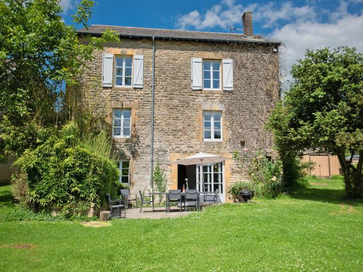 Location de vacances pour 8 personnes, avec Terrasse et Jardin à Jandun