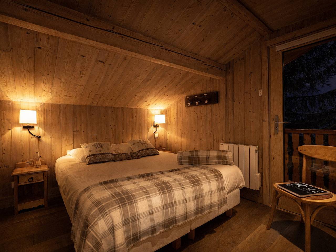 Chalet moderne 5* à Courchevel La Tania - 12 pers, jacuzzi, sauna, skis aux pieds, cheminée, cinéma in La Tania, La Perrière