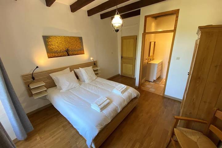 Location de vacances pour 8 personnes, avec piscine ainsi que terrasse et jardin à Juignac - 4