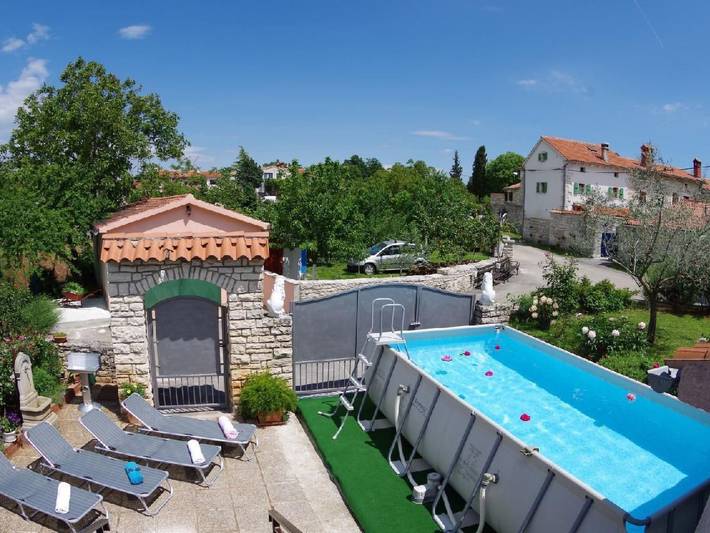 Ferienwohnung für 4 Personen, mit Pool und Garten