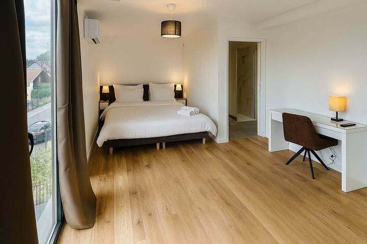 Location de vacances pour 15 personnes, avec piscine ainsi que sauna et jardin à Antony - 4