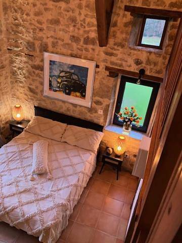 Chambre d’hôte pour 2 personnes, avec terrasse ainsi que jardin et vue à Gorses