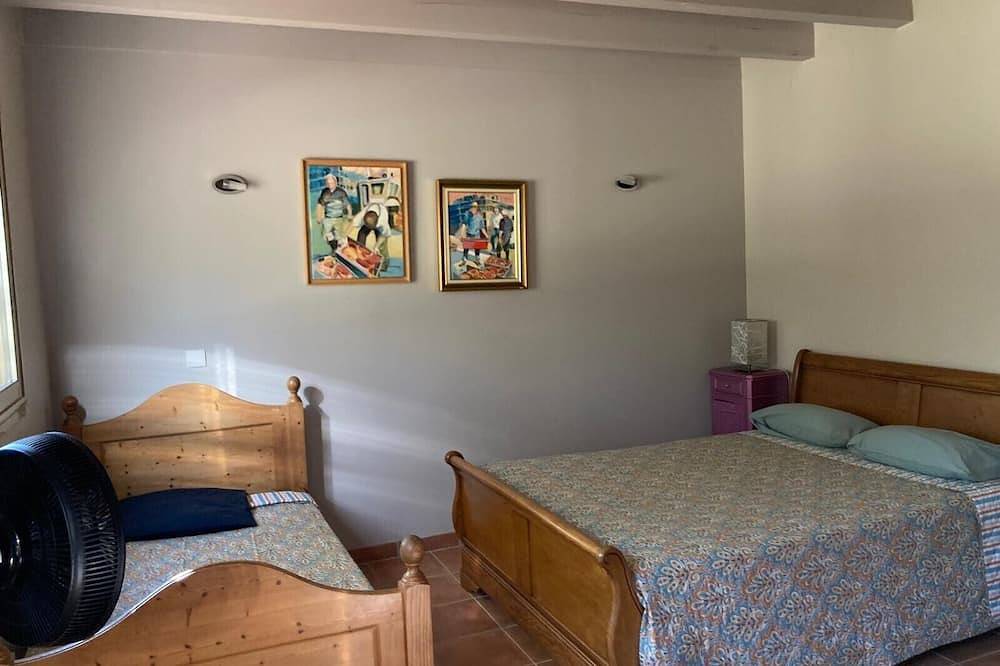 Gîte Piscine et Vue Imprenable avec Piscine Privée, Terrasse et Wi-Fi in Sainte-Camelle, Région de Carcassonne