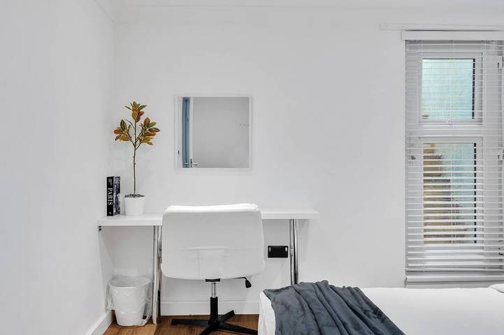 Apartamento entero, Bedroom London Modern Studio Suite Wanstead Cosy Clean Central Close Metro in Newham (Londres), Londres