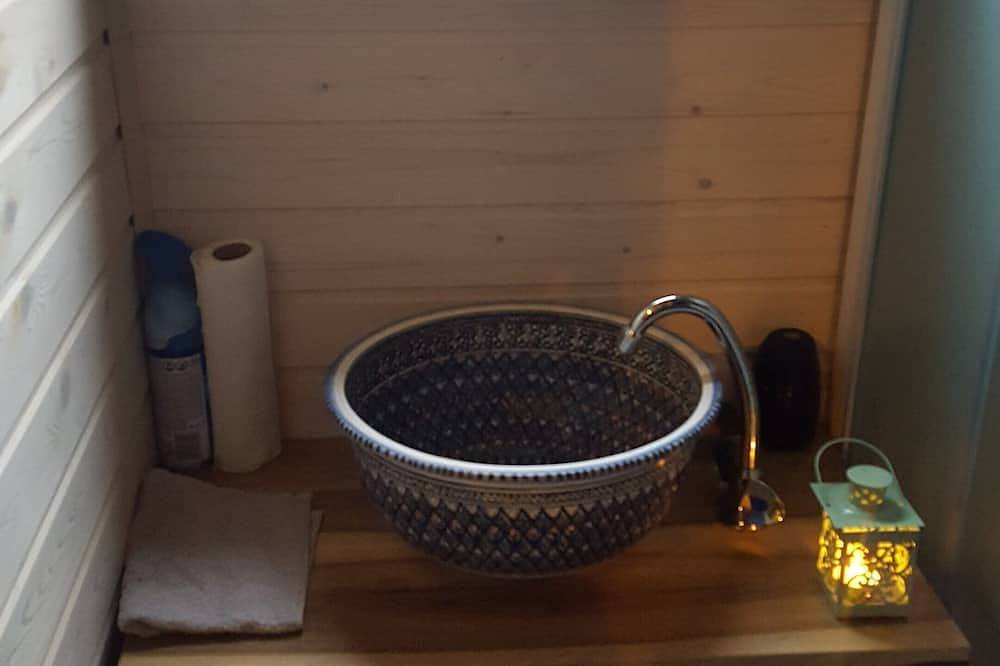 Heather hut, cottage on a pond + 2 hectars of area in Polnische Ostsee