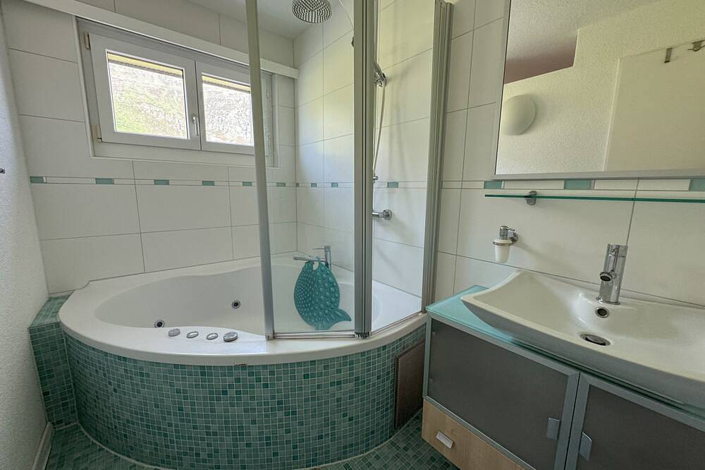 Ganze Wohnung, Ferienwohnung Andermatt für 1 - 5 Personen mit 2 Schlafzimmern - Ferienwohnung in Ein- oder Mehrfami in Andermatt, Skiarena Andermatt-Sedrun
