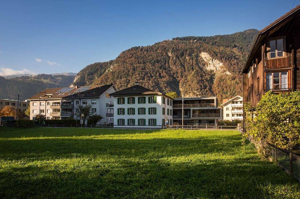 Entire apartment, Exquisite Holiday Apartment in Interlaken's Heart in Matten bei Interlaken, Lake Thun