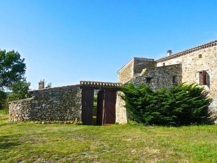 Location de vacances pour 8 personnes, avec Balcon et Terrasse ainsi que Jardin et Bassin pour enfant dans Ponsas