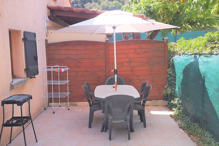 Maison de vacances pour 4 personnes, avec terrasse ainsi que piscine et jardin