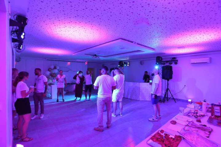 Location de vacances pour 8 personnes, avec jardin ainsi que vue et piscine à Caderousse - 3