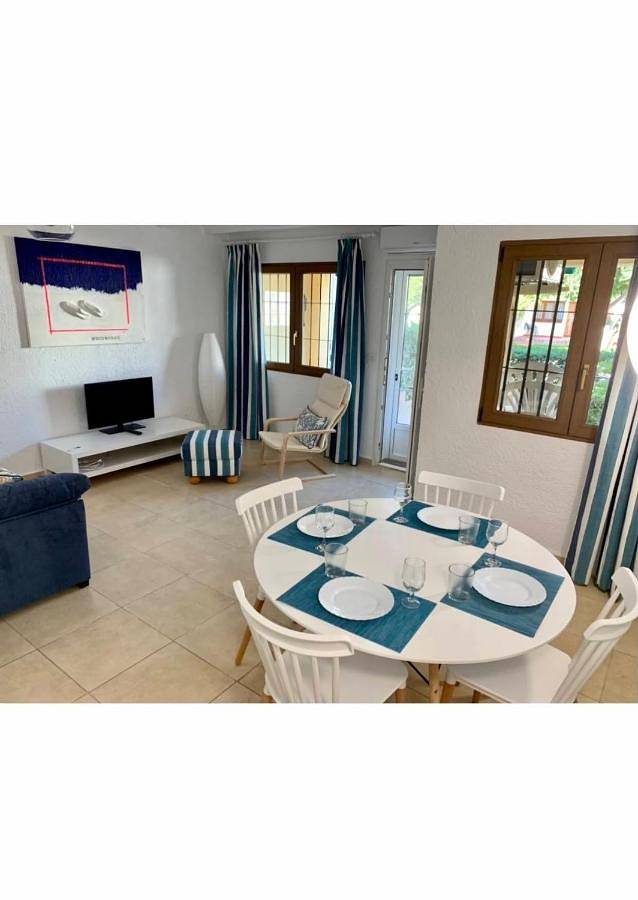 Bungalow para 6 personas, con piscina además de vistas y jardín en Las Marinas