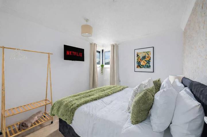 Ganze Wohnung, Stylish Home • Excellent Location • Free Parking • Fast WiFI • Smart TVs in Milton Keynes, Südostengland
