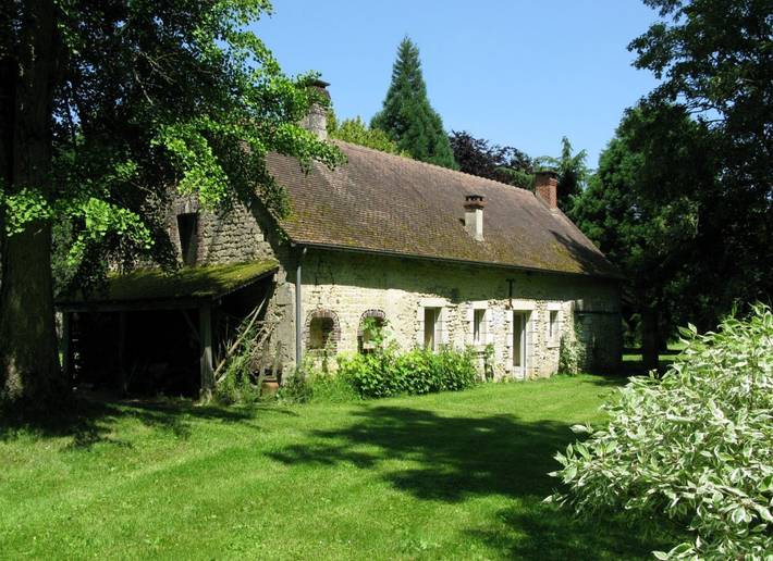 Gîte pour 3 personnes, avec terrasse et jardin, animaux acceptés à Coulonges-sur-Sarthe