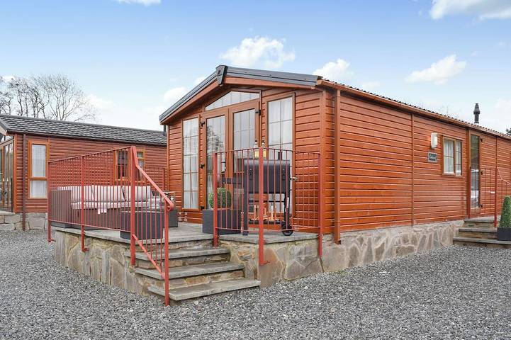 Log cabin for 4 people, with garden in Auchterarder