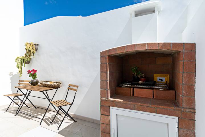 2Br Terrace Home - 10 min walk to the Beach in Playa Honda, San Bartolomé