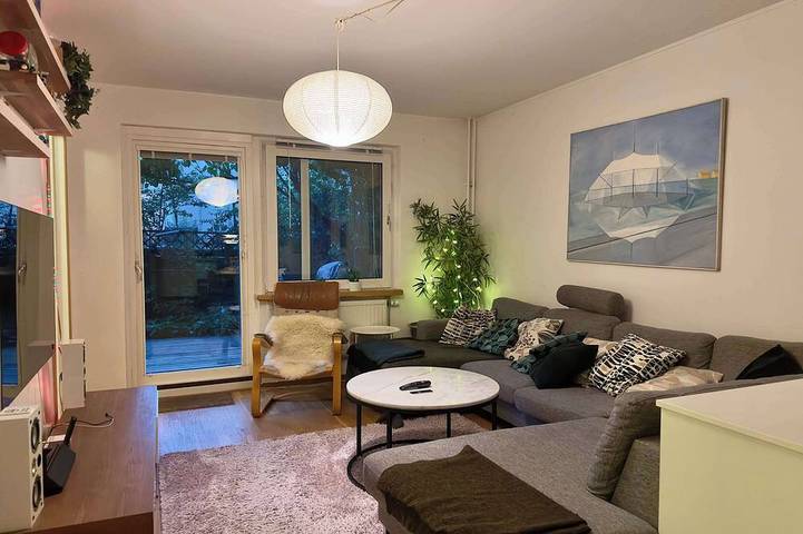 Vacation rental for 6 people, with hot tub and balcony as well as yard in Stockholm