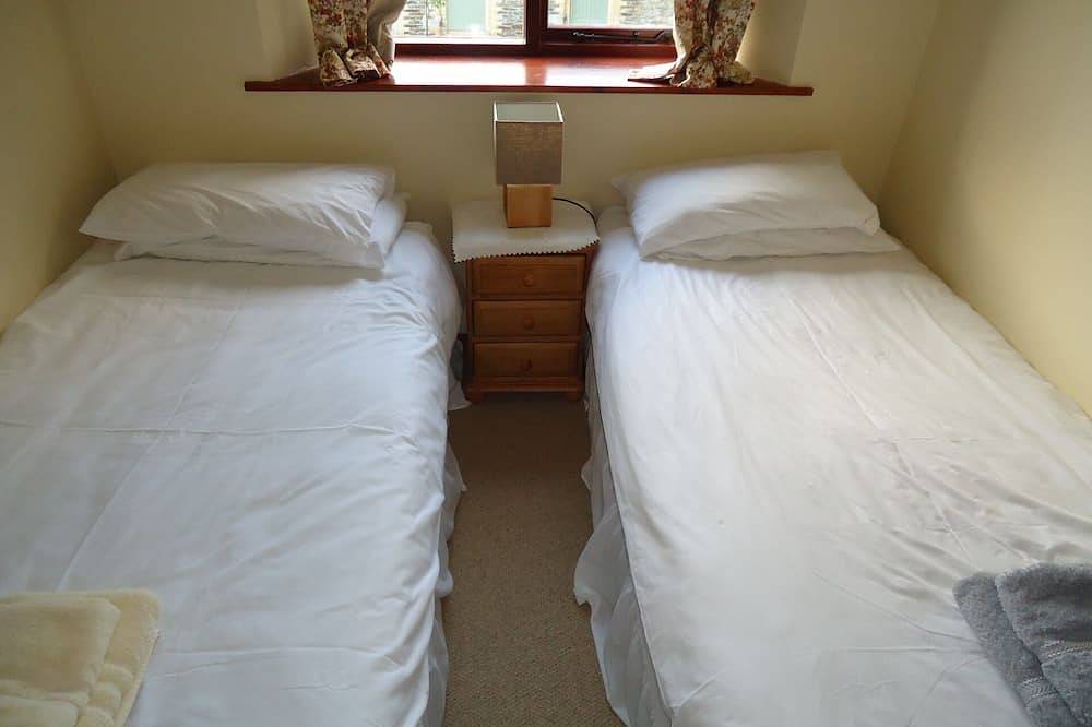 2 Bedroom (Family and Dog Friendly) Victorian Grade ll stable conversion in Newton and Noss, South Devon