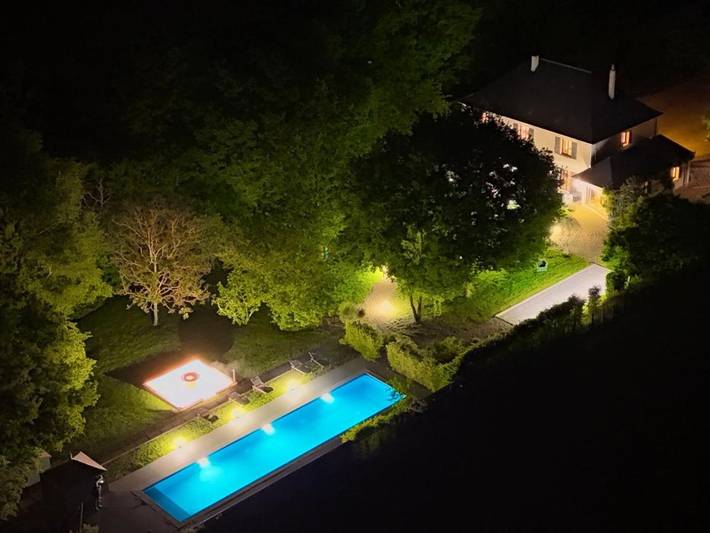 Location de vacances pour 15 personnes, avec Jacuzzi et Terrasse ainsi que Jardin et Piscine dans Voivres-lès-le-Mans