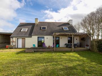 Gîte pour 4 personnes, avec jardin et terrasse, animaux acceptés à Kerlouan