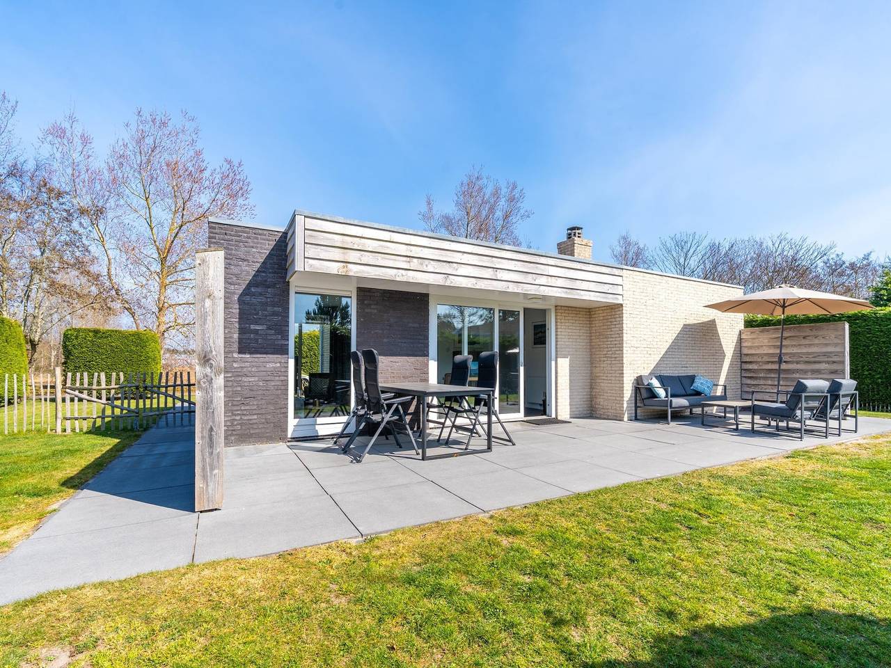 Geschmackvoll eingerichteter freistehender Bungalow. in De Koog, Westfriesische Inseln