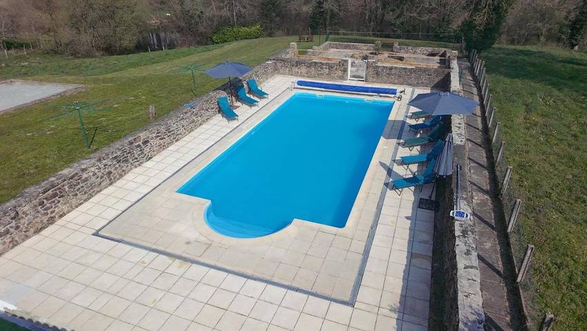 Location de vacances pour 12 personnes, avec jardin ainsi que piscine et vue sur le lac, animaux acceptés à Saint-Amand-Magnazeix - 2