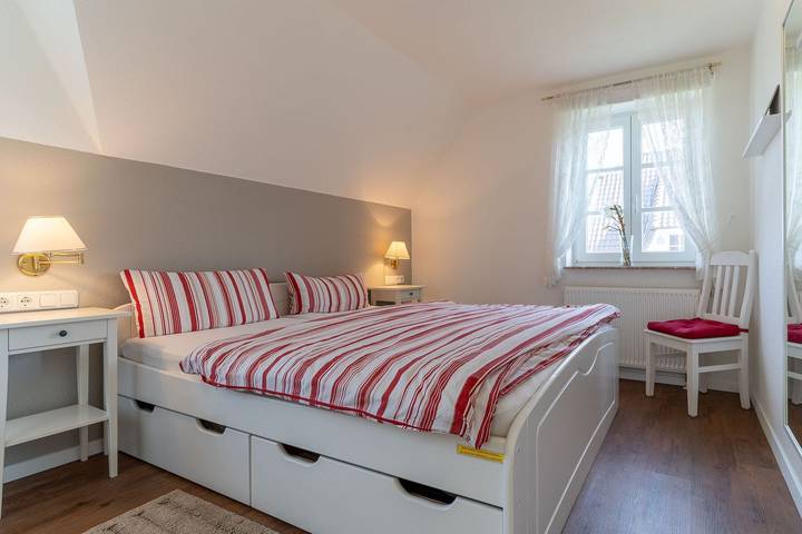 Ganze Wohnung, Strandnahe Obergeschosswohnung für 4 Personen mit Balkon in St. Peter-Ording, Eiderstedt