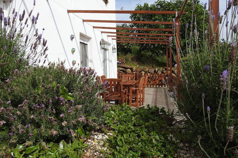 Casita Jacaranda een 2 slaapkamer landhuis met zwembad van 8 x 5 meter in Pizarra, Málaga Provincie