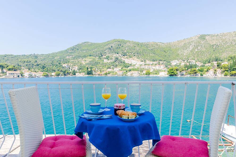 Holiday apartment in Dubrovnik-Neretva from £102 per night