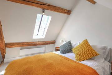 Log Cabin for 2 People in Batheaston, The Cotswolds, Photo 3