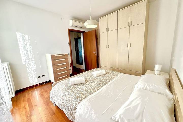 Appartement entier, 2 steps from the sea with terrace, double air conditioner - sleeps 4 in Le Naiadi (Pescara), Pescara