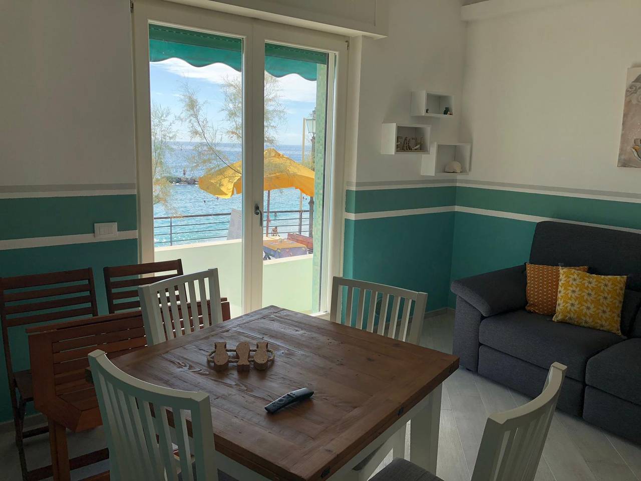 Ganze Wohnung, Mori's Beautiful Sea front Apartment - With A/C in Monterosso al Mare, Monterosso al Mare Gemeinde