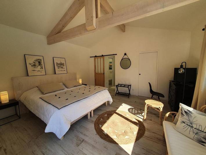 Alojamiento y desayuno para 2 personas, con piscina y jardín además de vistas y terraza - 1