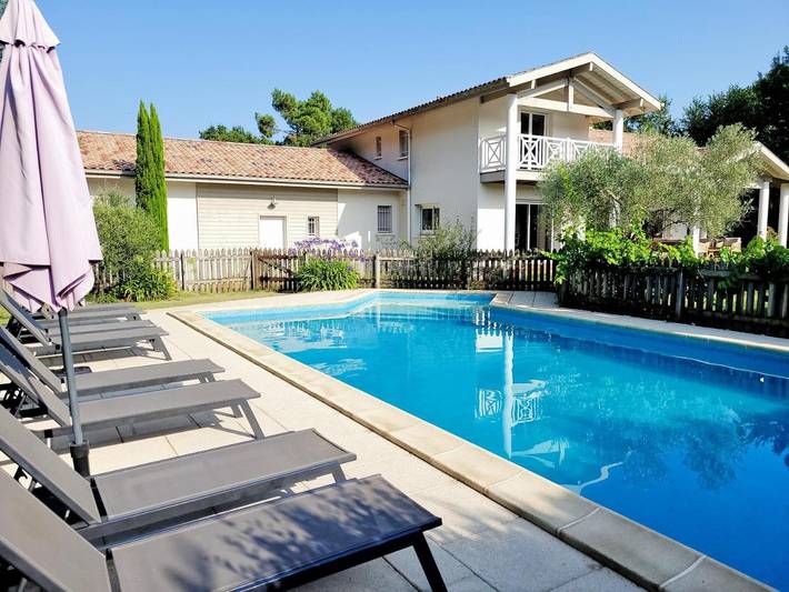 Location de vacances pour 12 personnes, avec jardin et piscine dans Réserve naturelle du Courant d'Huchet