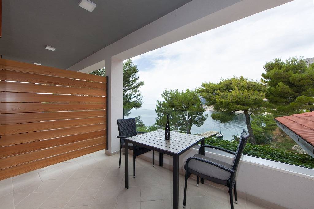 Ganzes Studio, Studioapartment in Brela mit Meerblick, Terrasse, Klimaanlage, W-Lan (3524-3) in Brela, Makarska Riviera
