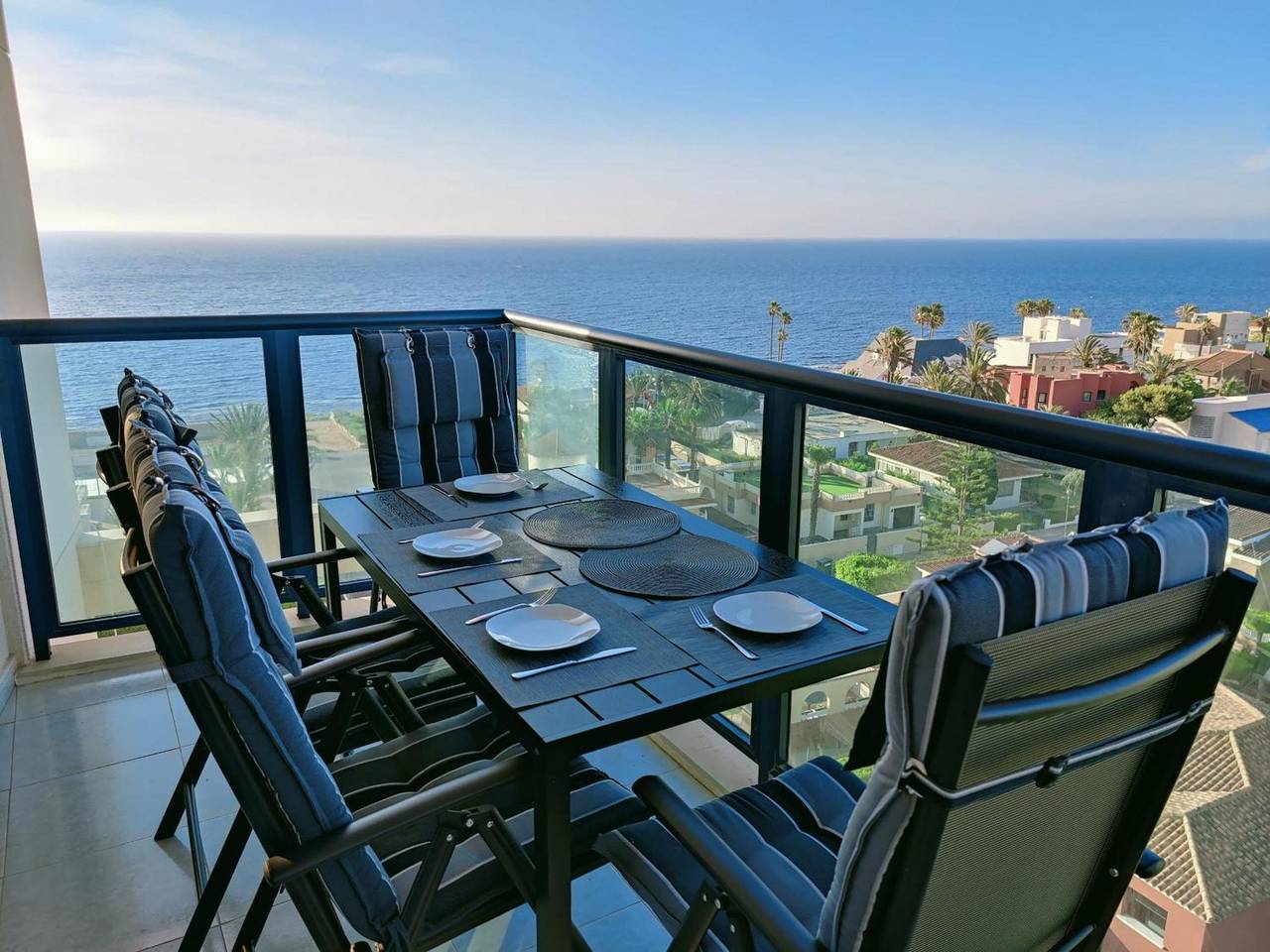 Apartamento entero, Apartamento 'Vista Al Mar, Traumhafter Meerblick' con vistas al mar, Wi-Fi y aire acondicionado. in Mar Azul Torrevieja, Torrevieja