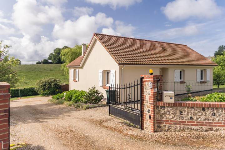Gîte pour 6 personnes, avec Terrasse ainsi que Jardin et Vue à Le Tilleul