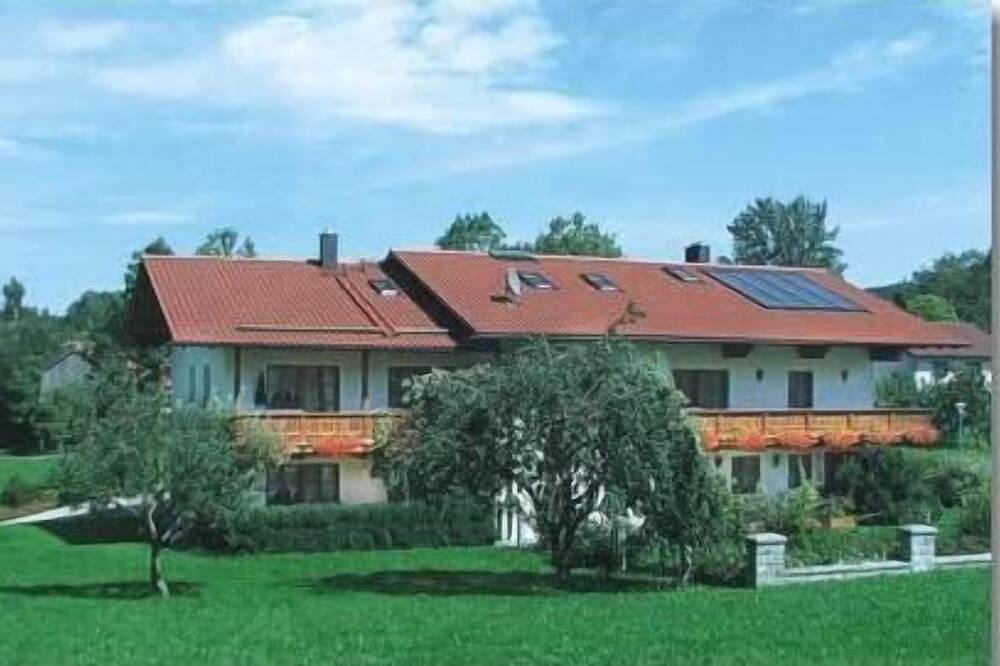 Ganze Wohnung, Gemütliche Ferienwohnung mit zwei Schlafzimmern mit Terrasse in Zachenberg, Vorderer Bayerischer Wald
