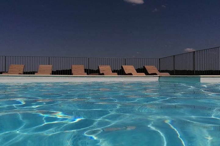 Location de vacances pour 34 personnes, avec piscine à Busserolles