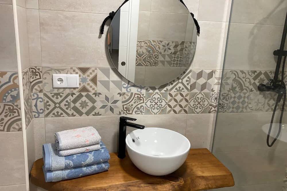 Apartamento entero, La Ventana de Picos. Apartamento cuatro personas in Camaleño, Cordillera Cantábrica