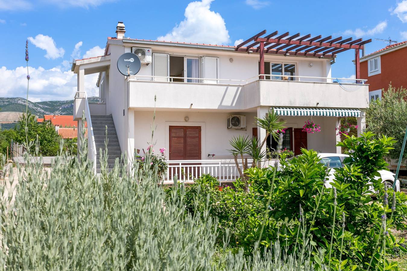 Ganze Wohnung, 3-Zimmer-Ferienwohnung mit Terrasse und Meerblick Kastel Stafilic, Kastela A-20843-a in Kastel Stafilic, Kaštela