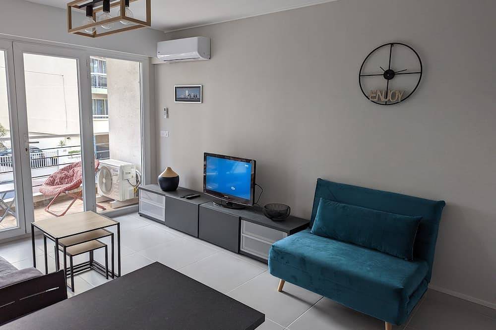 Hel lejlighed, Air-conditioned studio in city center with sea view in Juan-les-Pins, Antibes