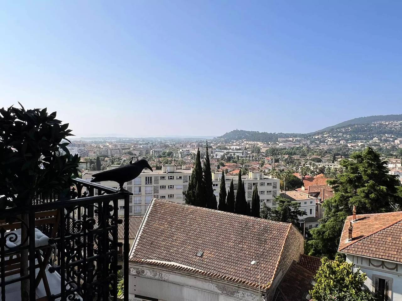 Entire apartment, Superb air-conditioned apartment for 4 people in downtown Hyères in Hyeres, Parc national Port-Cros